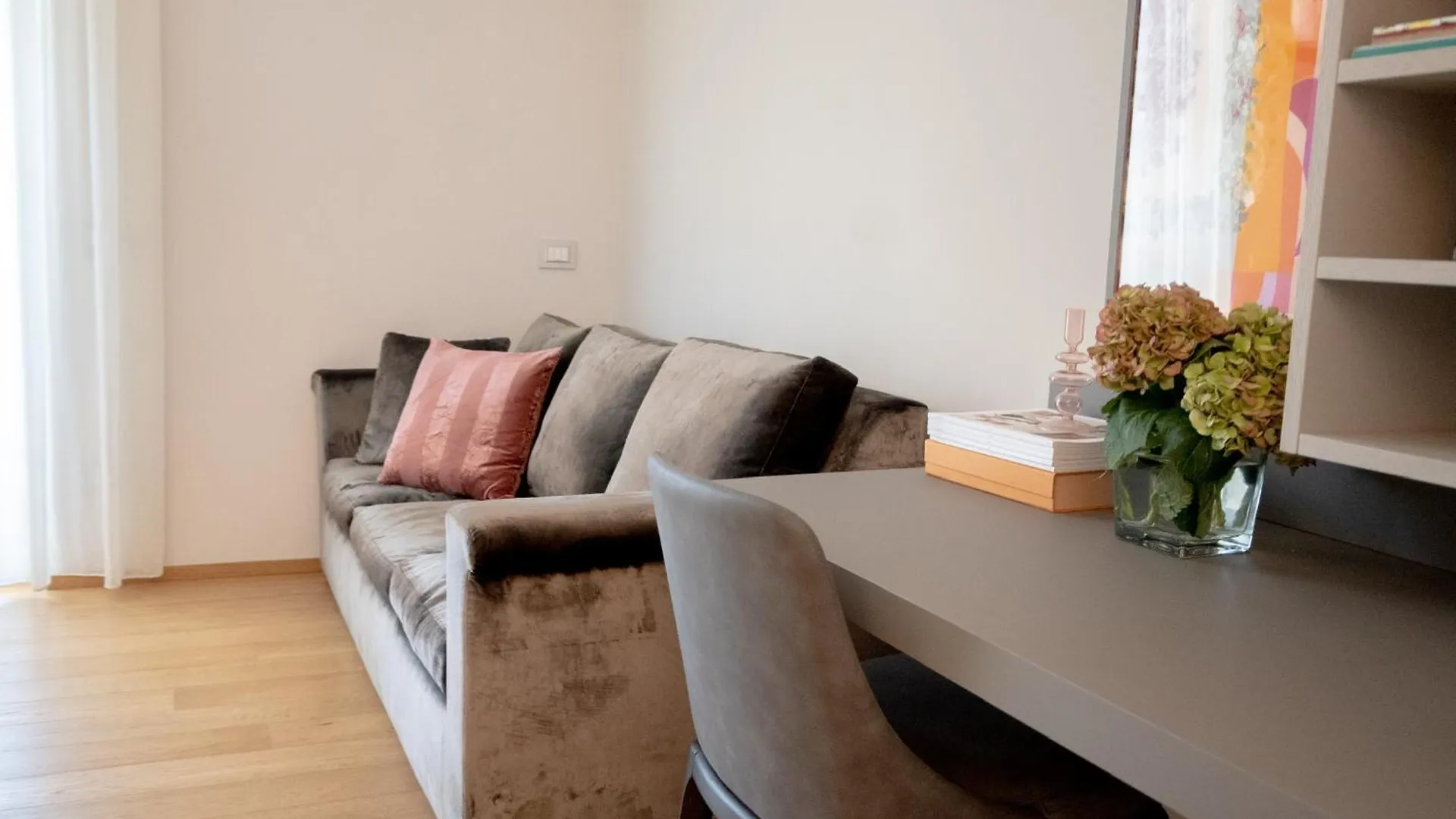 Milanese Lodge/Luxury House In The Heart Of Милан Италия